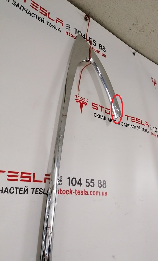 1 1077351-00-Z Listwa karoserii, boczna lewa chromowana plastikowa, kompletna z uszkodzeniem Tesla model S REST 1077351-00-D